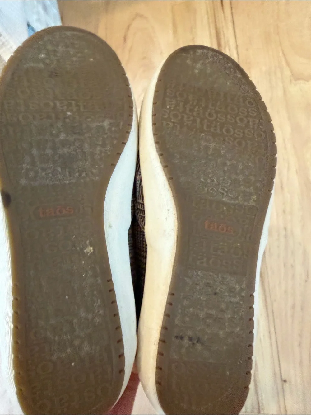 Taos shoes size 6